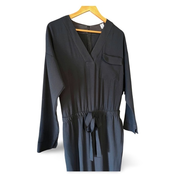 Elegant Black Jumpsuit - Picture 3 of 10